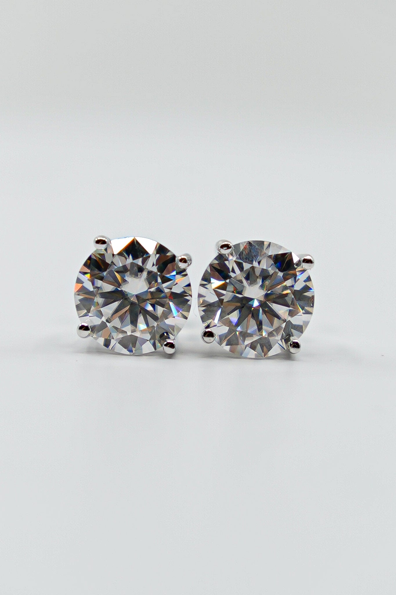 6.2 CT Stud Earrings